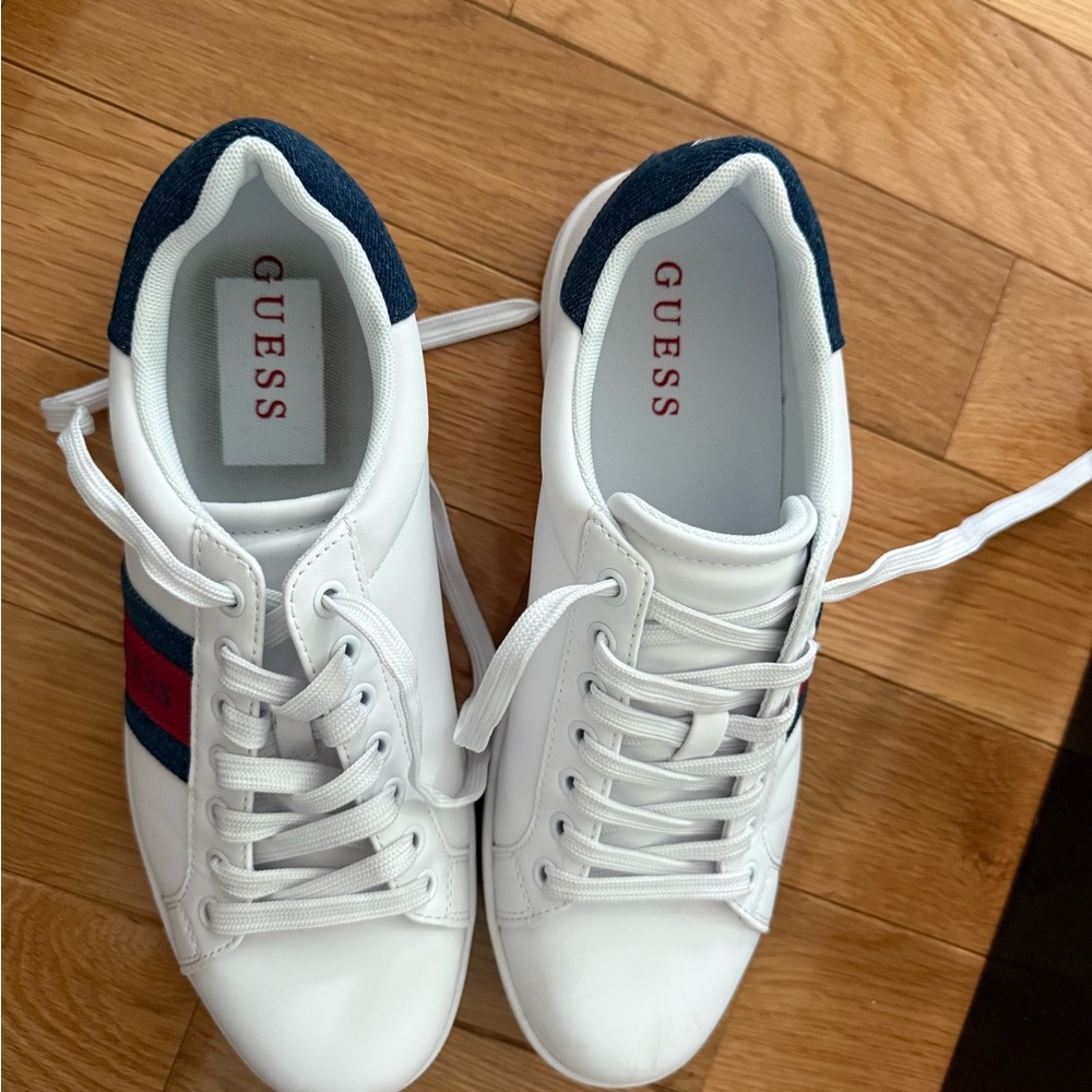 Men’s Guess sneakers.